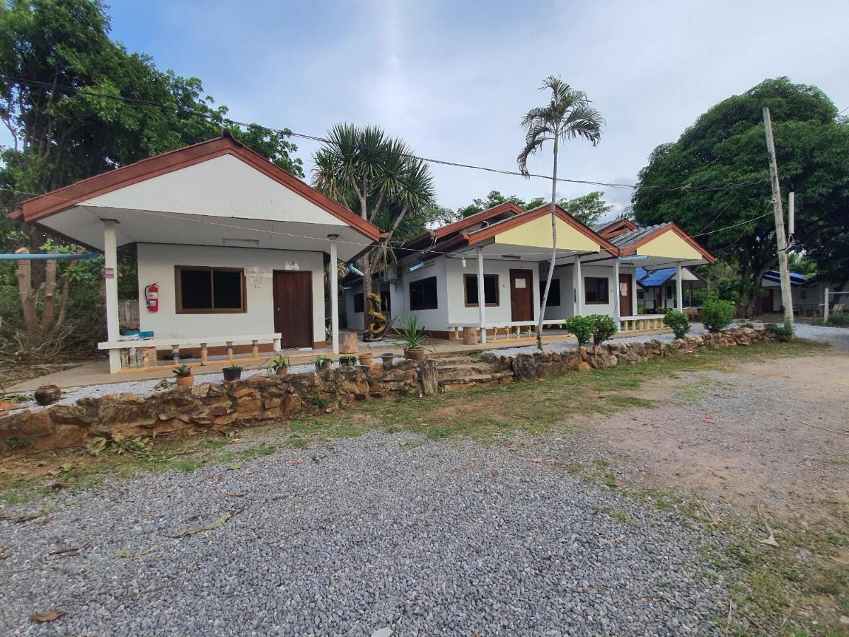 Pineapple Resort Ban Huai Thalaeng Phan Exterior foto